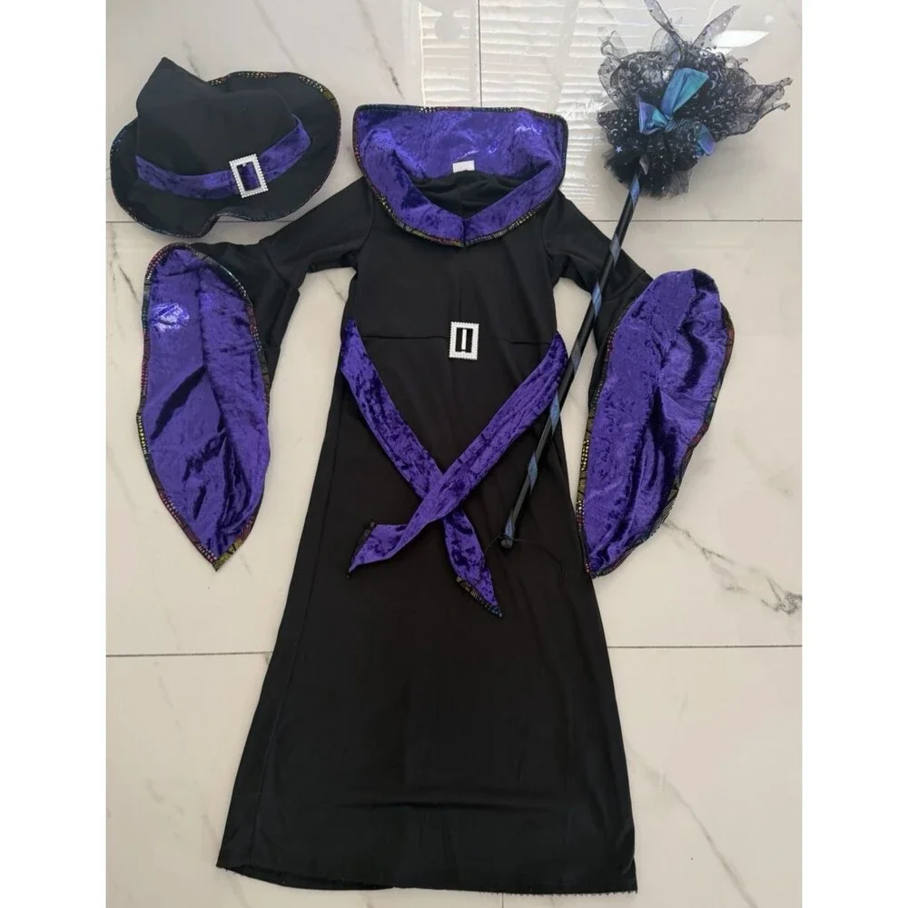 Girls Spirit Charmed Witch Costume Halloween Size small 4-6 with broom & hat